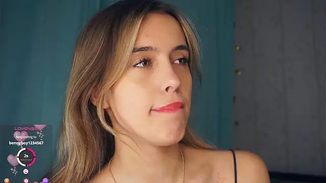 FannyHewson online show from October 24, 2025, 7:57 pm