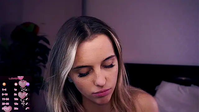 FannyHewson online show from October 12, 2025, 7:37 pm