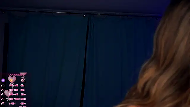 FannyHewson online show from November 1, 2025, 7:52 pm