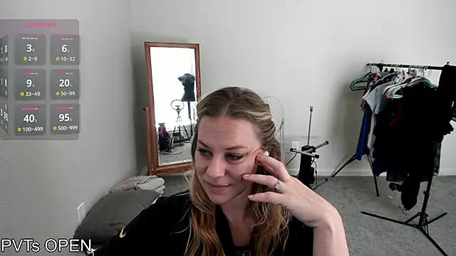 Peaches N Kreme online show from September 14, 2025, 10:21 pm