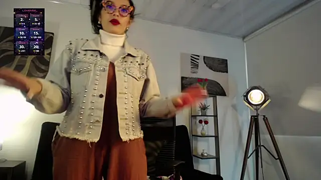 paulinabarnett- online show from February 14, 2025, 11:53 am