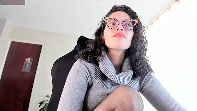 paulinabarnett- online show from July 7, 2026, 3:48 pm