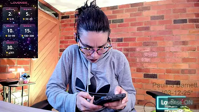 paulinabarnett- online show from December 4, 2025, 4:55 am