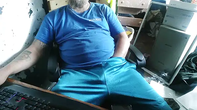 Snapshot of slickwill123 chatting on June 21, 2026, 4:35 pm slickwill123 online show from June 21, 2026, 4:35 pm