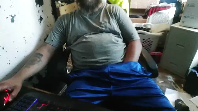 Snapshot of slickwill123 chatting on June 8, 2026, 10:32 pm slickwill123 online show from June 8, 2026, 10:32 pm