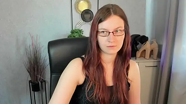 emmaxDelight online show from July 10, 2026, 5:40 am