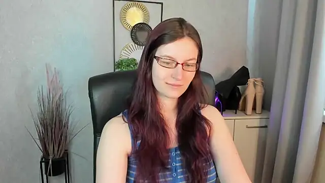 Snapshot of emmaxDelight chatting on June 1, 2026, 5:29 am emmaxDelight online show from June 1, 2026, 5:29 am