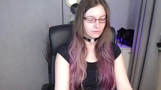 Snapshot of emmaxDelight chatting on October 3, 2025, 5:20 am emmaxDelight online show from October 3, 2025, 5:20 am