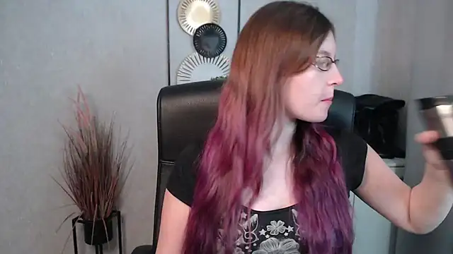 Snapshot of emmaxDelight chatting on March 3, 2025, 10:28 am emmaxDelight online show from March 3, 2025, 10:28 am