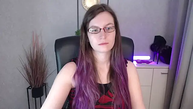 Snapshot of emmaxDelight chatting on November 28, 2025, 6:24 am emmaxDelight online show from November 28, 2025, 6:24 am