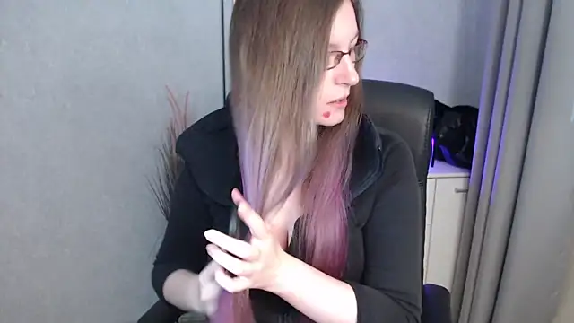 Snapshot of emmaxDelight chatting on October 2, 2025, 5:33 am emmaxDelight online show from October 2, 2025, 5:33 am