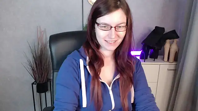 emmaxDelight online show from February 12, 2026, 6:35 am