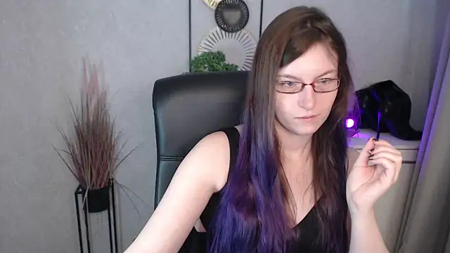 Snapshot of emmaxDelight chatting on November 6, 2025, 6:28 am emmaxDelight online show from November 6, 2025, 6:28 am