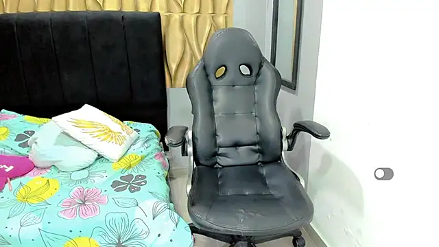 victoria love89 online show from November 9, 2025, 2:37 am