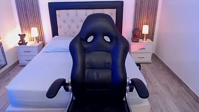 zoe jones13 online show from October 1, 2025, 3:33 am