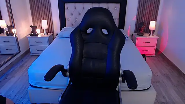 zoe jones13 online show from October 17, 2025, 3:32 am