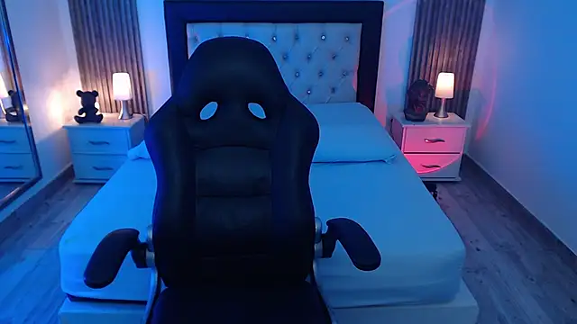 zoe jones13 online show from September 29, 2025, 3:13 am