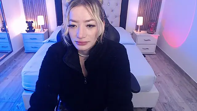 zoe jones13 online show from September 27, 2025, 3:34 am