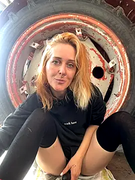 JoleneFuego online show from September 17, 2025, 7:32 am