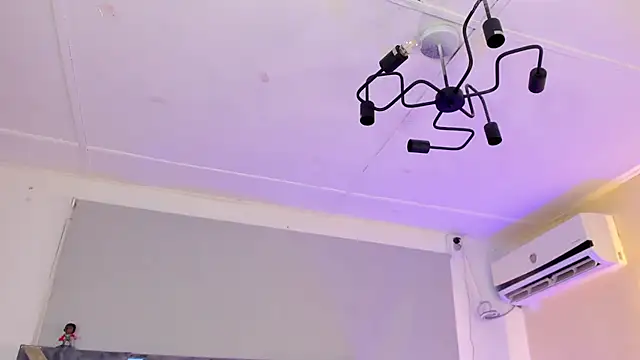 quianna  online show from March 19, 2025, 7:17 pm