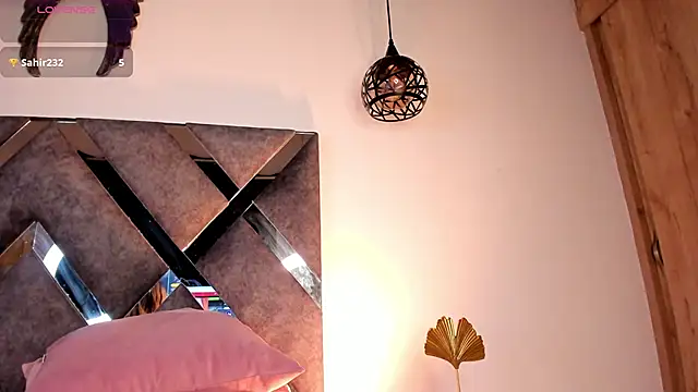 Mia ross16 online show from February 21, 2025, 2:06 am