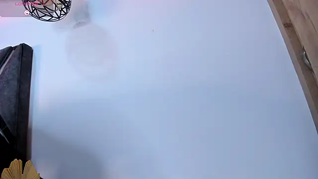 Mia ross16 online show from February 27, 2025, 9:04 pm