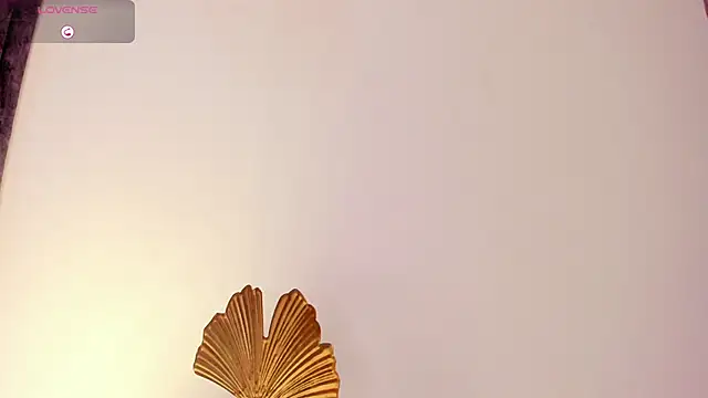 Mia ross16 online show from February 17, 2025, 7:23 pm