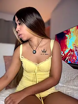 bella  honey online show from November 11, 2025, 3:23 am