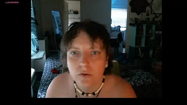 Snapshot of lover_bee2023 chatting on June 7, 2026, 1:05 pm lover bee2023 online show from June 7, 2026, 1:05 pm