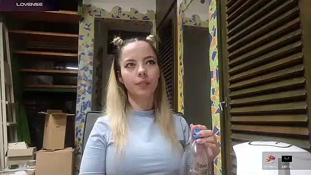 Snapshot of allinqueen chatting on March 18, 2025, 8:48 pm allinqueen online show from March 18, 2025, 8:48 pm