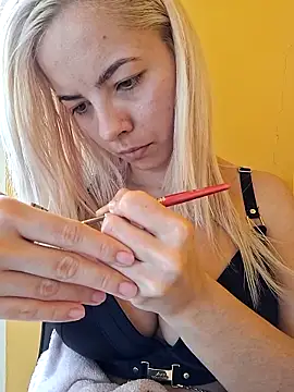 allinqueen online show from April 16, 2026, 10:27 am