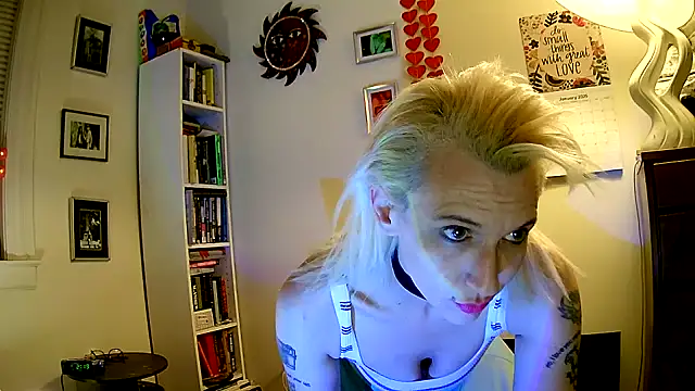 Snapshot of Cute_femme chatting on January 26, 2025, 7:21 am Cute femme online show from January 26, 2025, 7:21 am