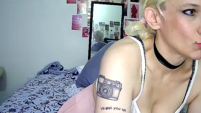 Snapshot of Cute_femme chatting on July 2, 2026, 4:18 am Cute femme online show from July 2, 2026, 4:18 am