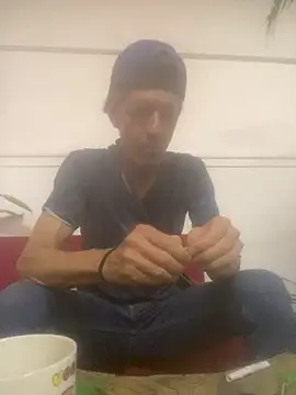 laye19 online show from March 14, 2026, 6:41 am