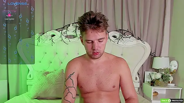 ArthurWhitee online show from January 17, 2026, 3:32 am