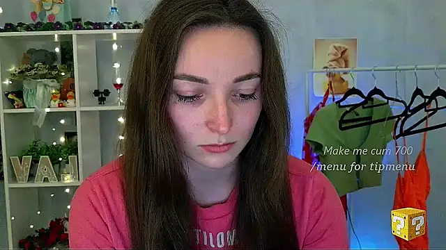  Barbie Kiss  online show from April 13, 2026, 1:04 pm