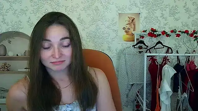  Barbie Kiss  online show from November 9, 2025, 5:28 pm