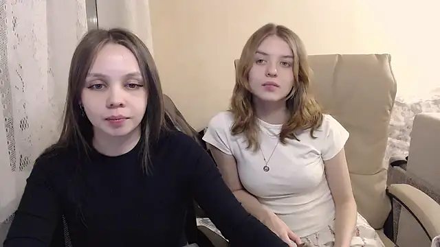 Emi1y Angel11 online show from January 14, 2025, 1:49 pm