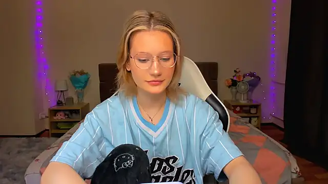 DearLia online show from September 10, 2025, 8:41 pm