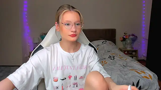 DearLia online show from September 23, 2025, 8:16 pm