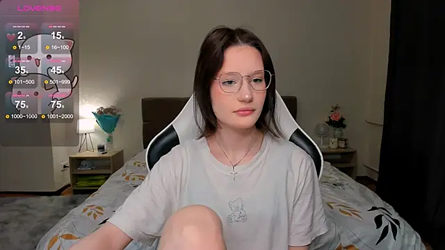 DearLia online show from February 6, 2025, 10:10 pm