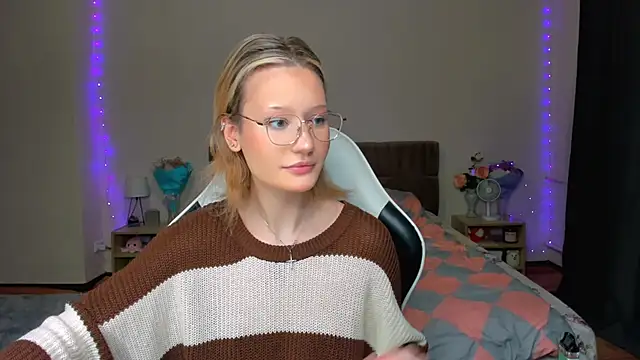 DearLia online show from September 12, 2025, 9:03 pm