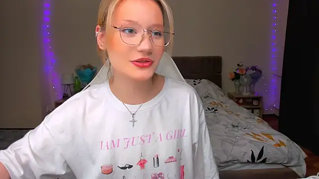 DearLia online show from September 25, 2025, 8:04 pm