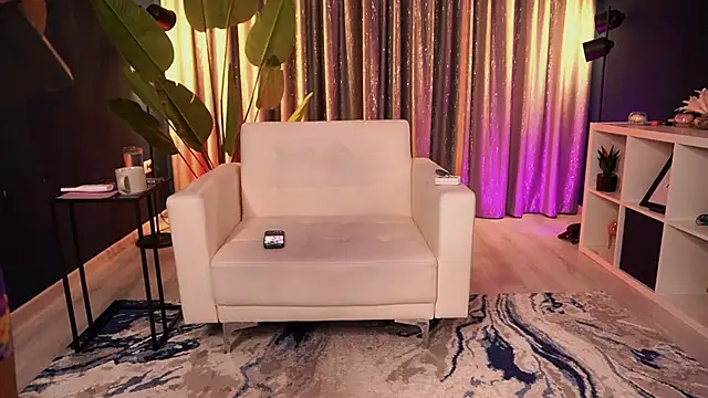 Snapshot of angelinaRae chatting on October 29, 2025, 4:28 pm angelinaRae online show from October 29, 2025, 4:28 pm