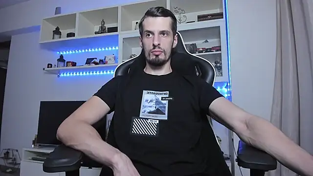 ToddClaytonn online show from October 31, 2025, 11:44 pm