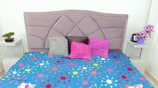 michell madisonn online show from February 18, 2025, 9:09 pm