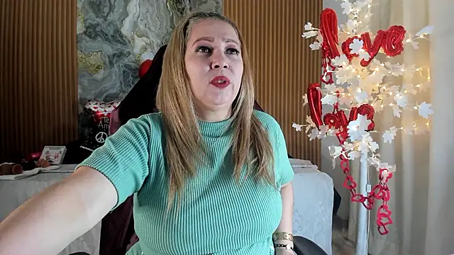 Danna topless online show from March 14, 2026, 12:11 pm