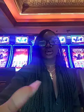 Snapshot of londonsfantasy chatting on December 21, 2025, 9:44 am londonsfantasy online show from December 21, 2025, 9:44 am