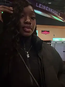 Snapshot of londonsfantasy chatting on November 11, 2025, 3:34 am londonsfantasy online show from November 11, 2025, 3:34 am