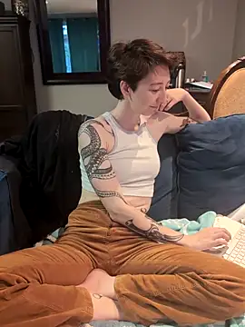 lovelylucyy online show from September 25, 2025, 10:38 pm